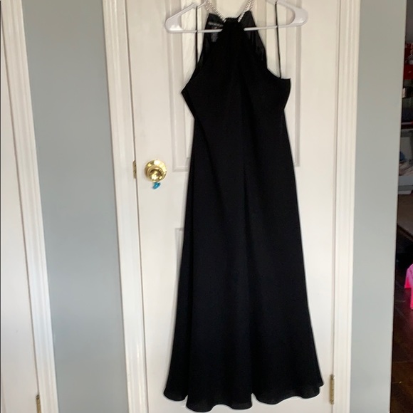Jones Wear Dresses & Skirts - Black sleeveless dress with pearl neck